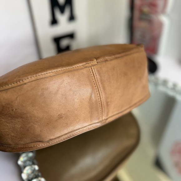 are Vintage 1475 tan leather shoulder bag - Picture 13 of 14